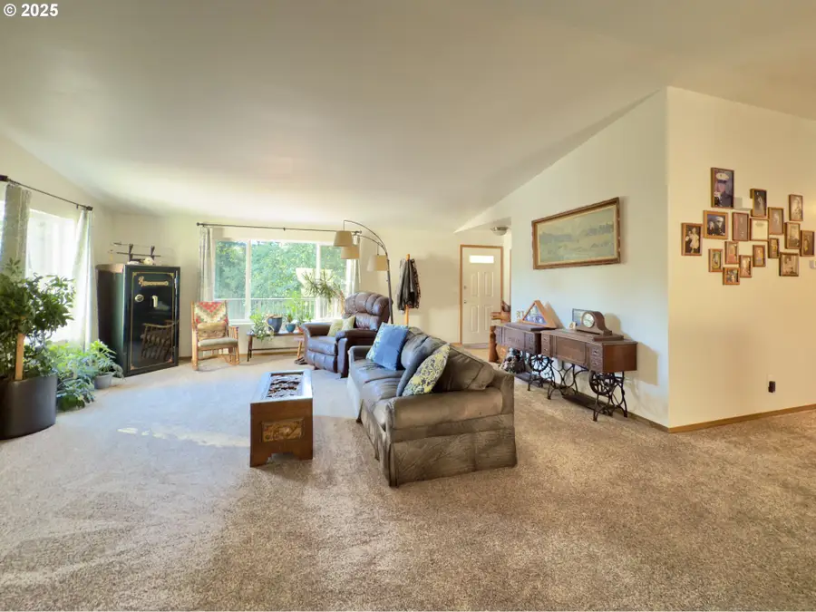 2037 Delameter Rd, Castle Rock, WA 98611 - Image #2