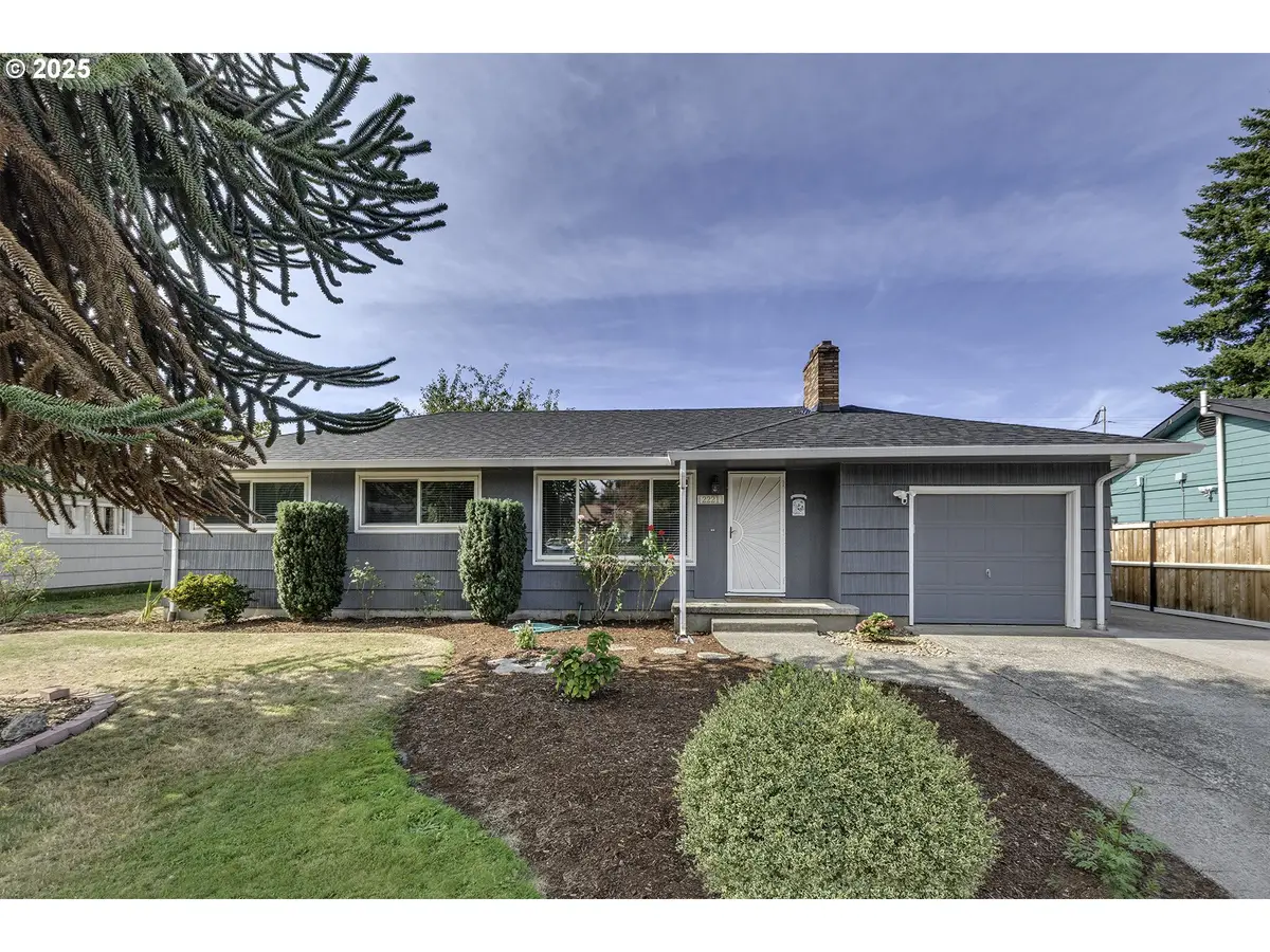 2221 SE 185th Ave, Portland, OR 97233 - #1