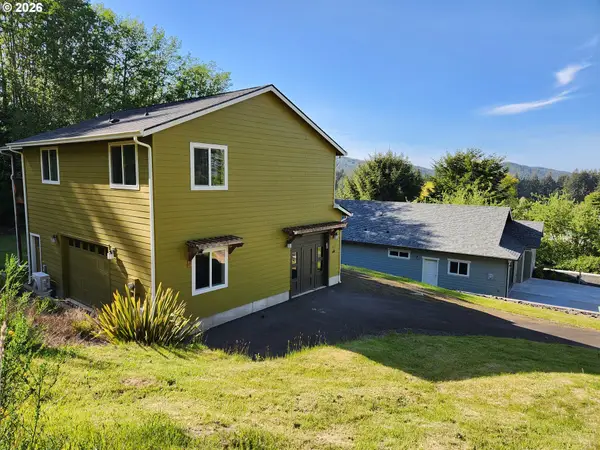 915 Bellevue Dr, Reedsport, OR 97467
