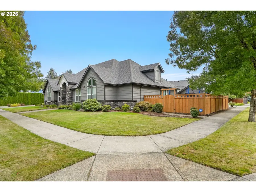 920 Highland St, Stayton, OR 97383 - #3