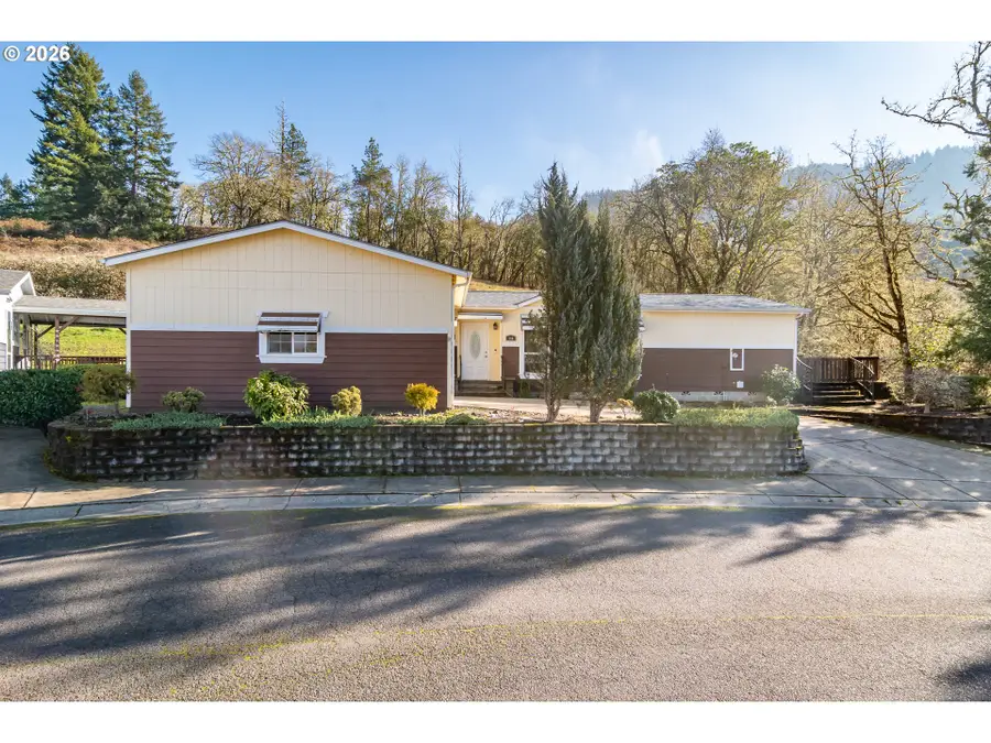 490 Knoll Terrace Dr, Canyonville, OR 97417 - Image #3