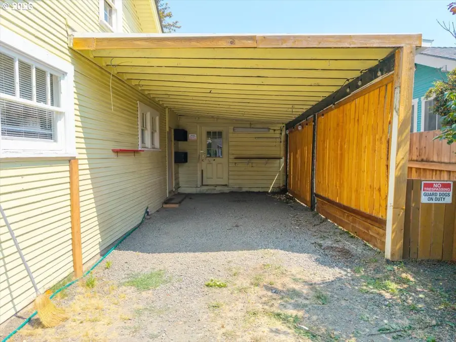 728 N 9th St, Cottage Grove, OR 97424 - #3