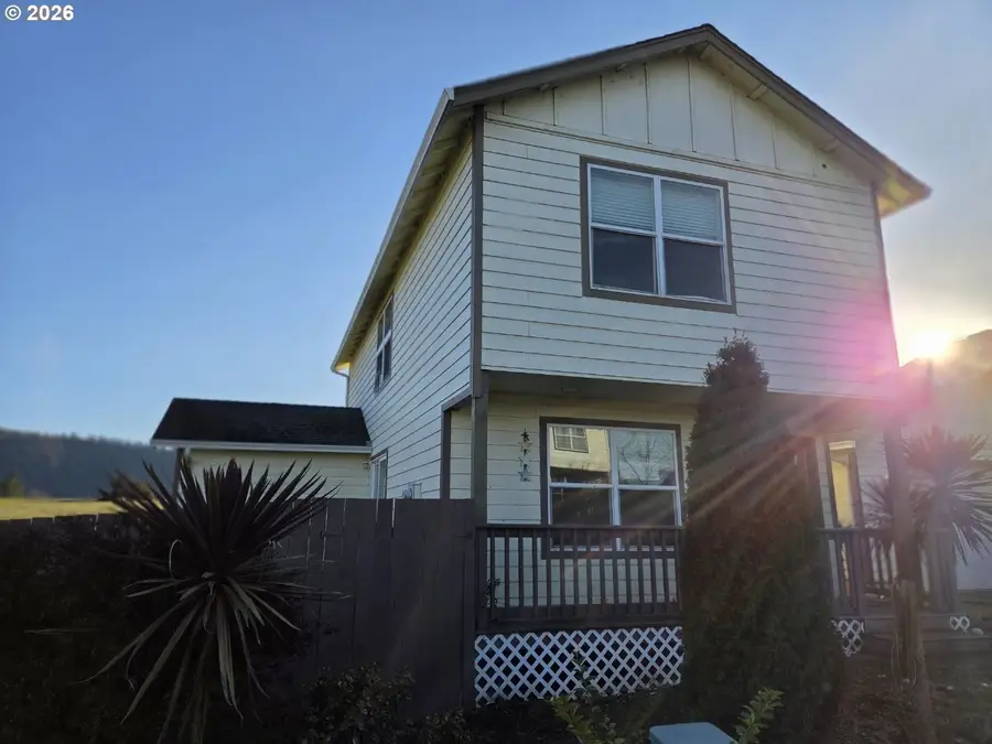 151 NE Plum Ridge Dr, Winston, OR 97496 - #2