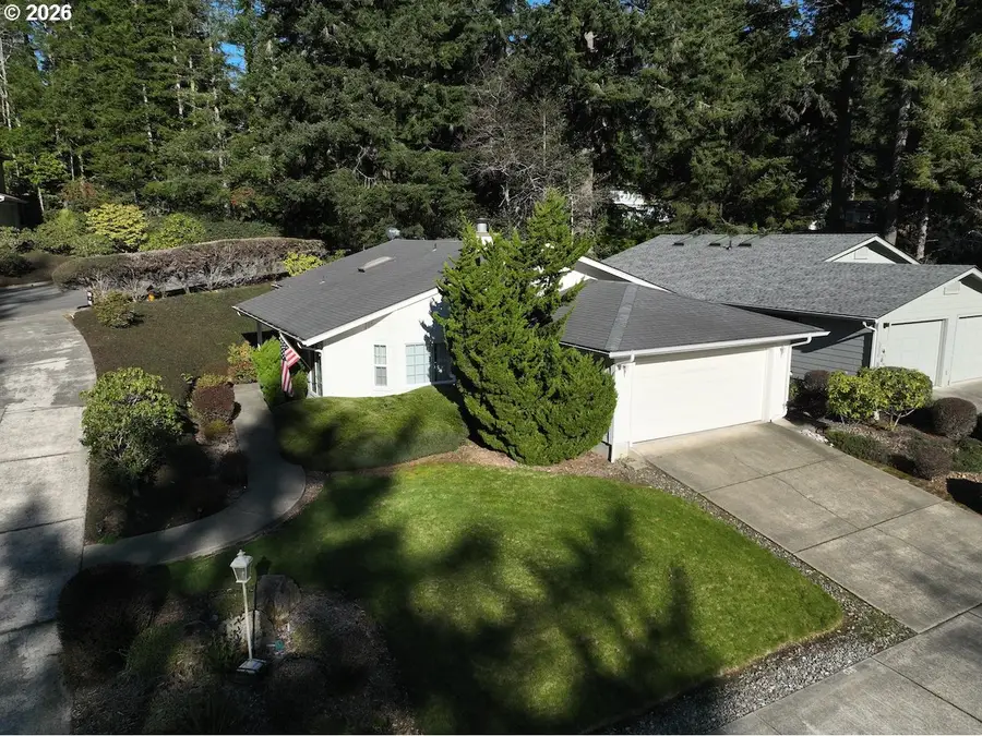 1389 Glenwood Dr, Brookings, OR 97415 - #2