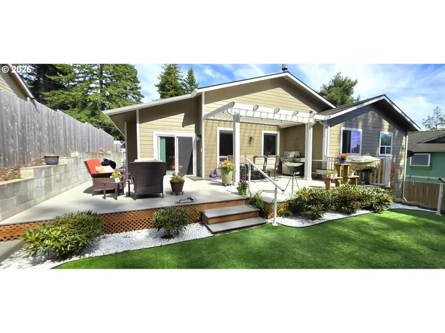 917.5 7th St, Brookings, OR 97415 - #2