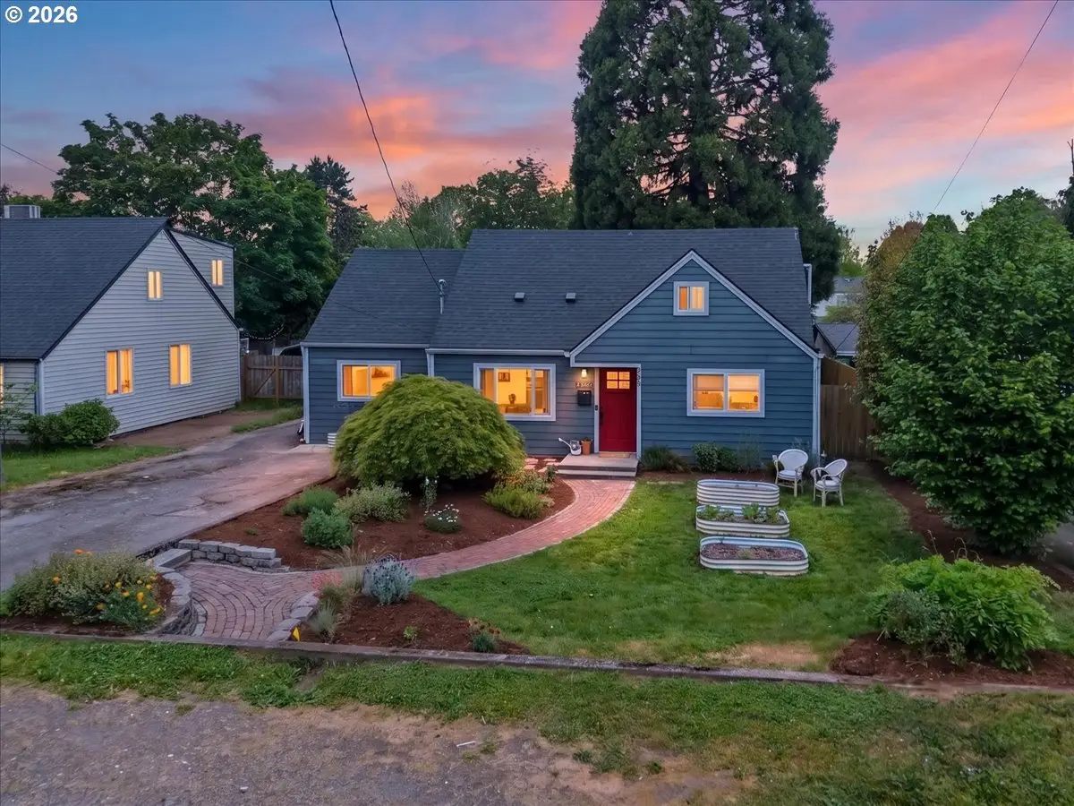 6651 NE Roselawn St, Portland, OR 97218 - #1