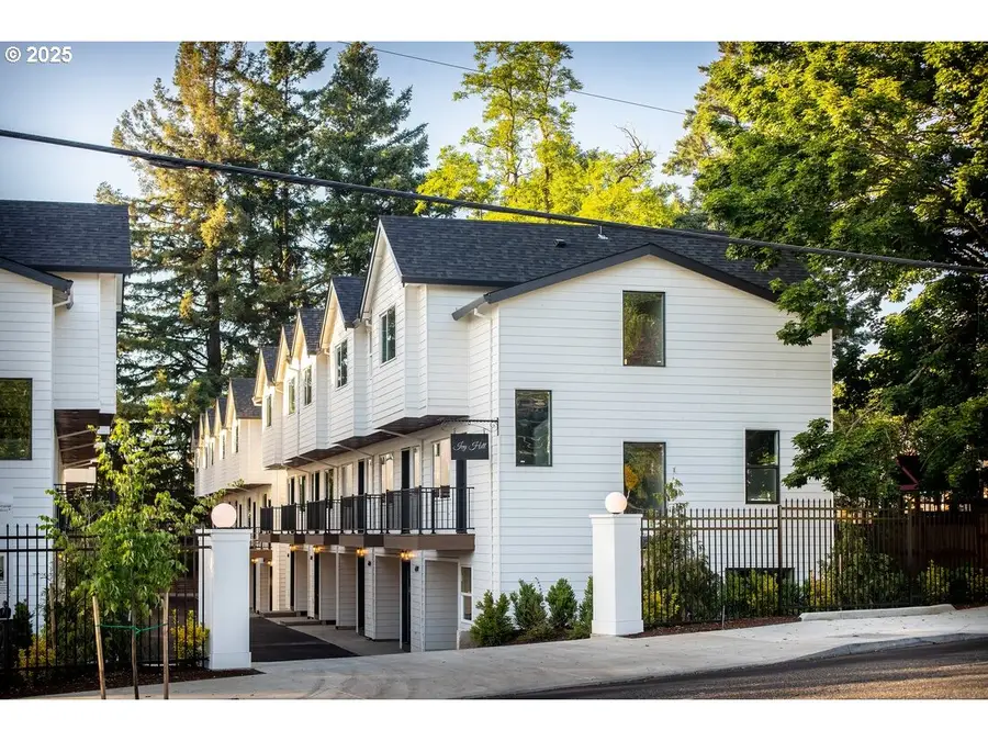 6393 E Burnside St, Portland, OR 97215 - Image #2