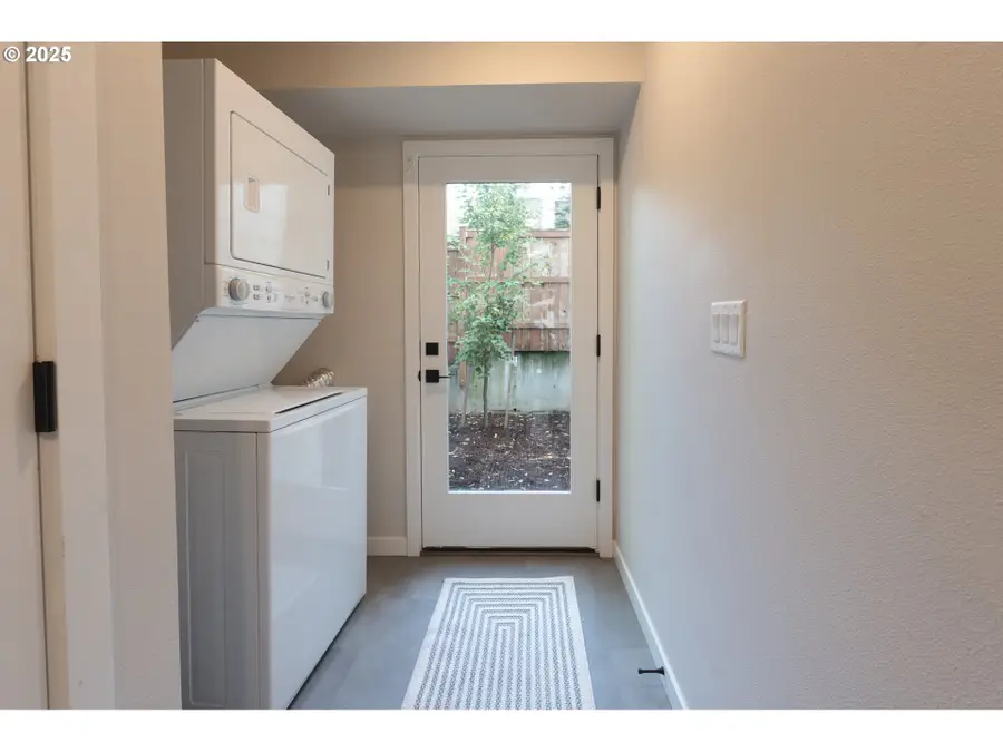 6393 E Burnside St, Portland, OR 97215 - Image #3