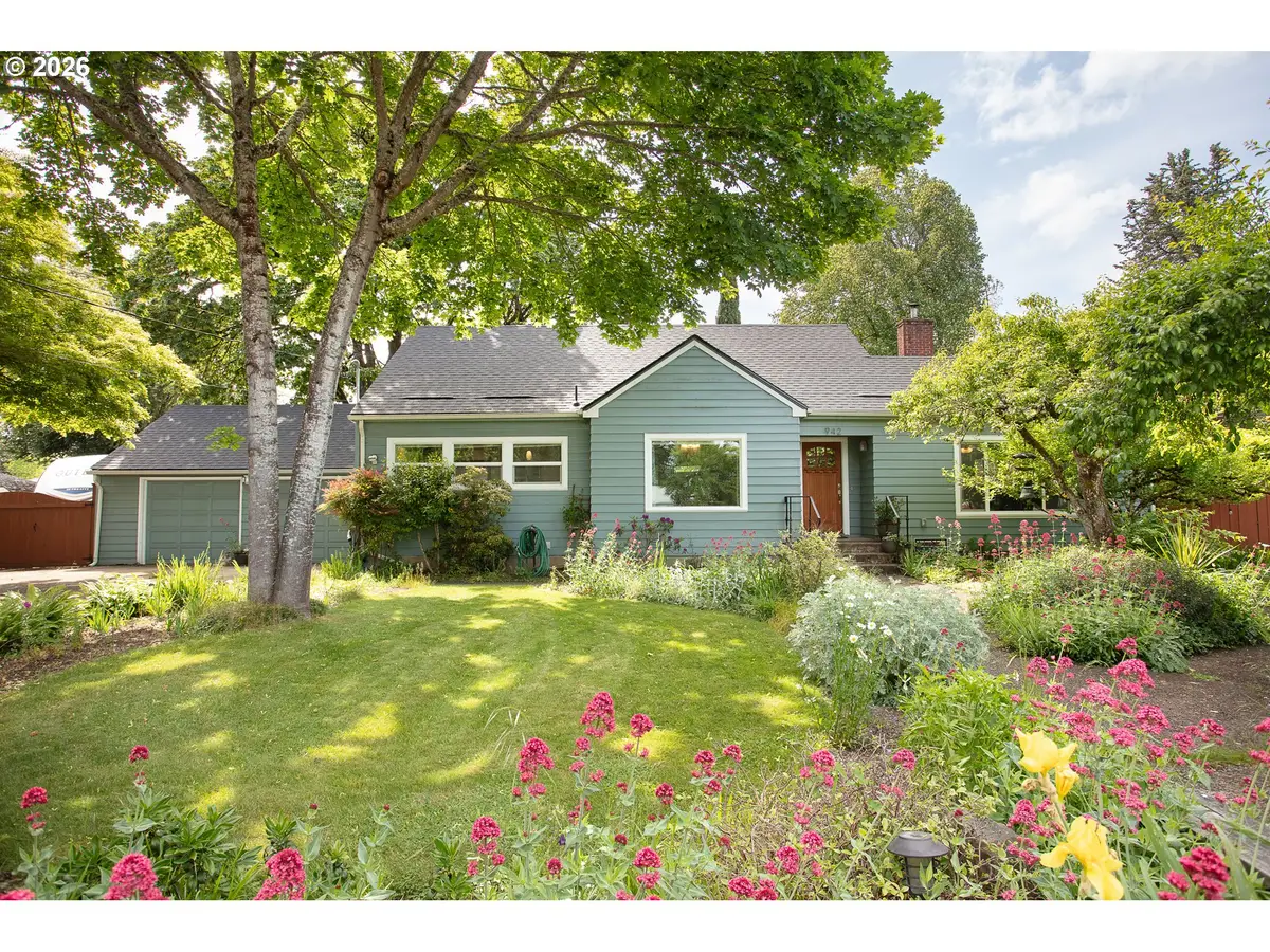 942 Fairway Dr, Eugene, OR 97404 - #1