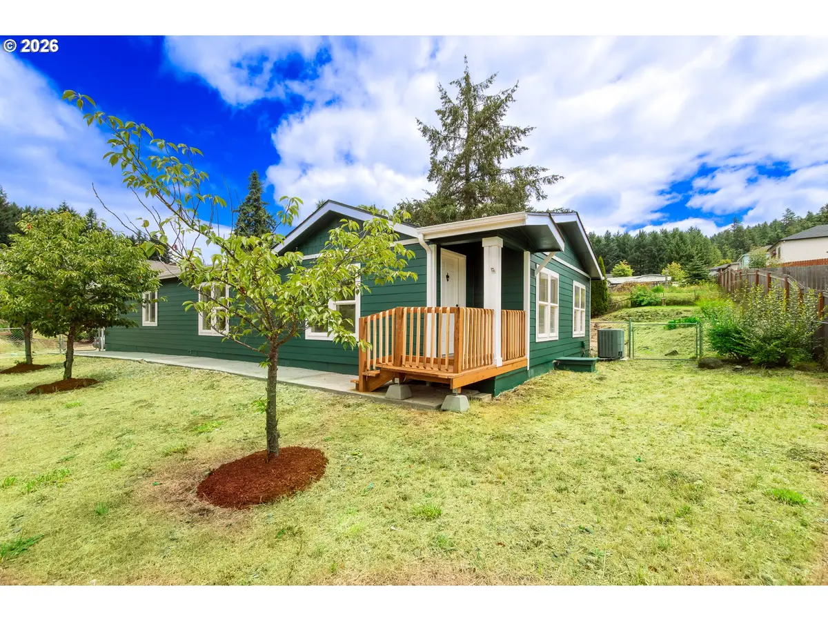 1038 Hillside Dr, Cottage Grove, OR 97424 - #1