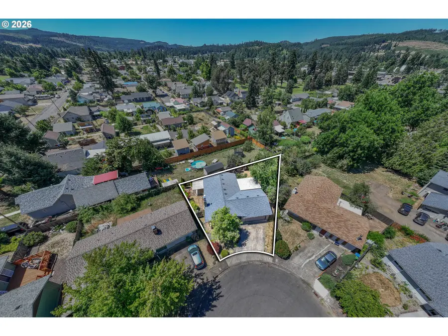 1480 Carobelle Ct, Cottage Grove, OR 97424 - #2
