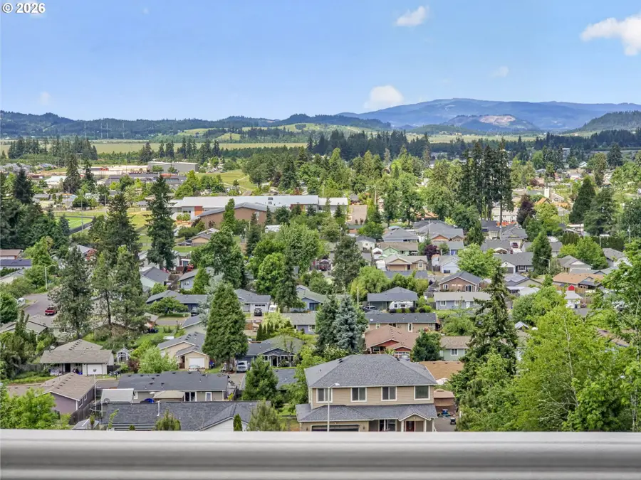 733 Queens Ave, Creswell, OR 97426 - #2
