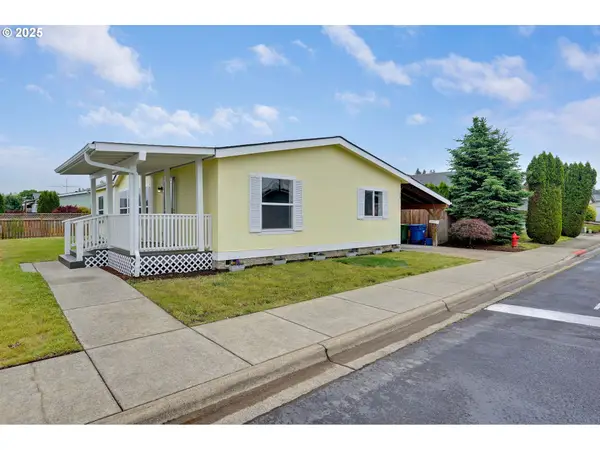 1015 Oak St #74, Silverton, OR 97381