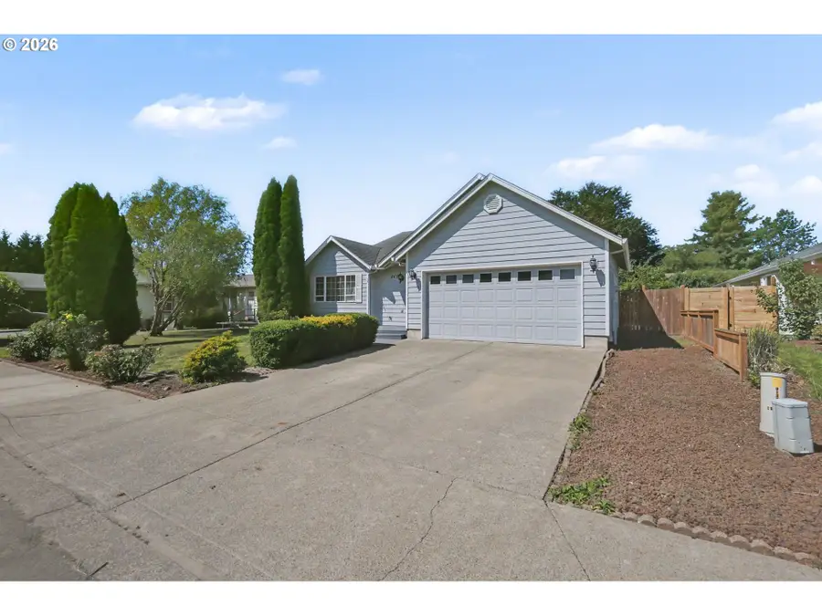 740 SE Lacey St, Sheridan, OR 97378 - #3