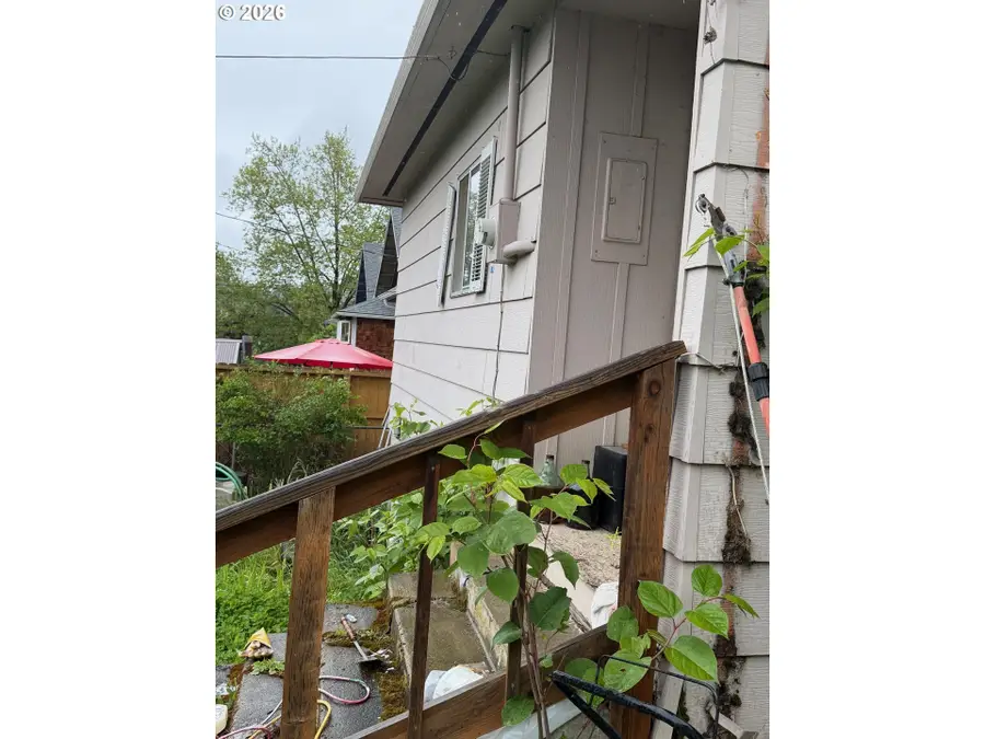 332 SE Pitzer St, Roseburg, OR 97470 - #2