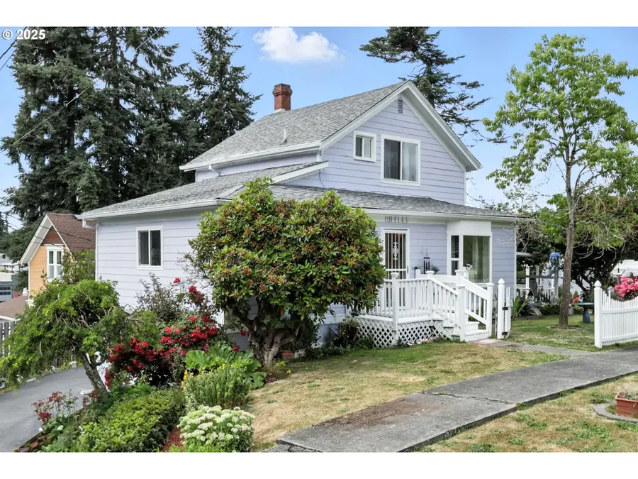 318 W 1st St, Rainier, OR 97048 - Image #2