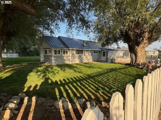 1645 4th St, Haines, OR 97833 - Image #3