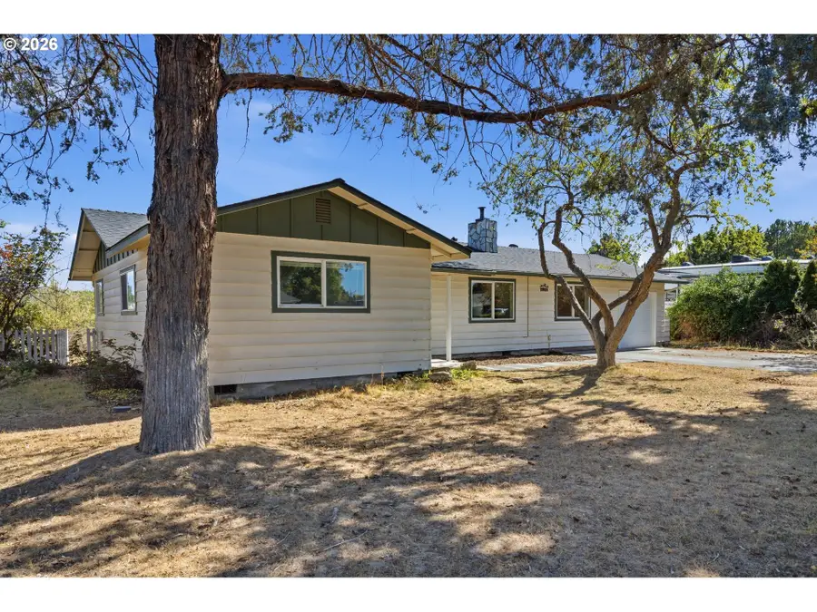 1830 SW 16th St, Redmond, OR 97756 - #3