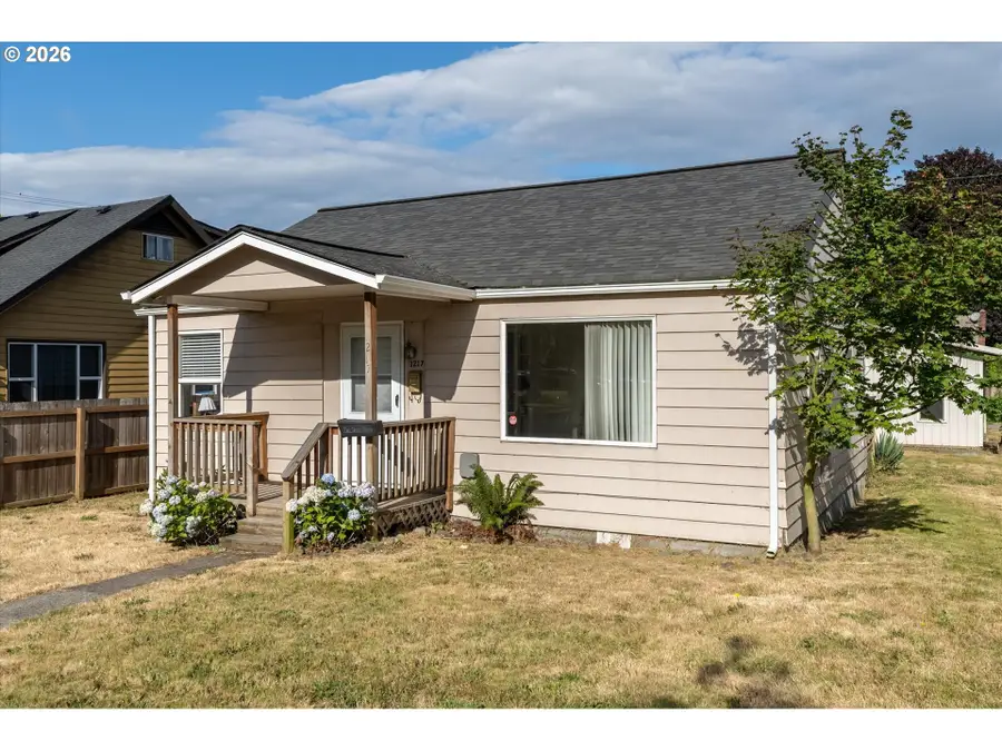 1217 7th Ave, Longview, WA 98632 - #2