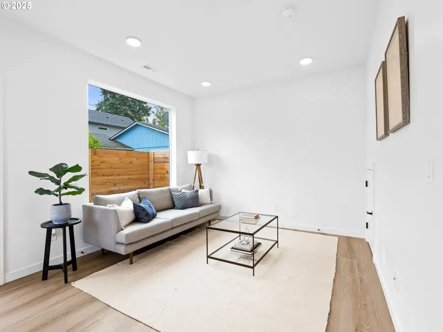 8422 SE Clay St, Portland, OR 97216 - Image #2