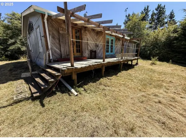 8790 NW Kinglet St, SealRock, OR 97376