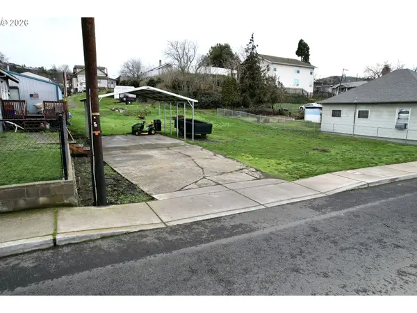 1514 E 10th St, TheDalles, OR 97058