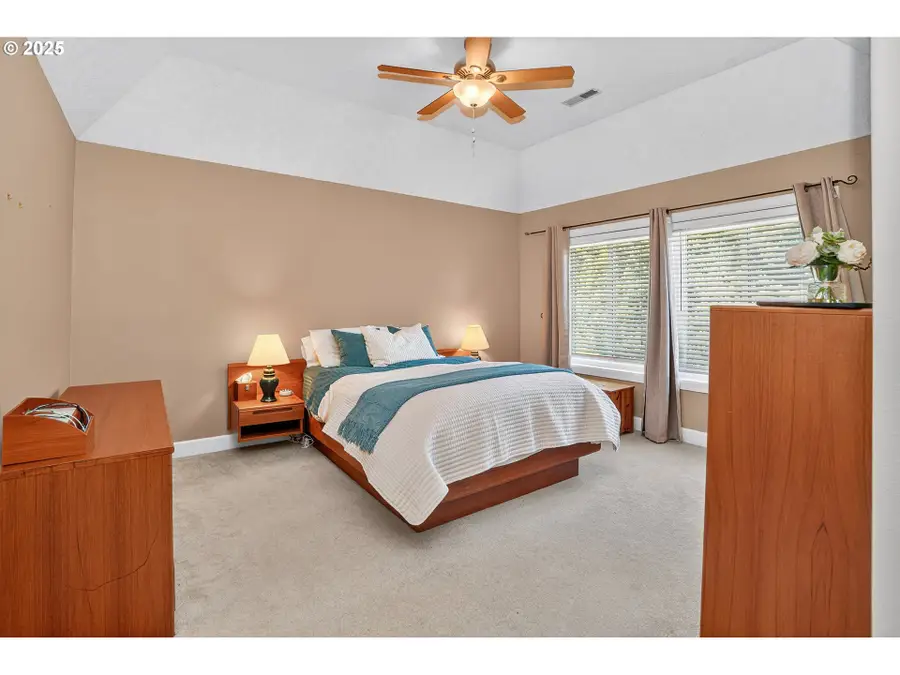 10495 SW Kellogg Dr, Tualatin, OR 97062 - Image #3