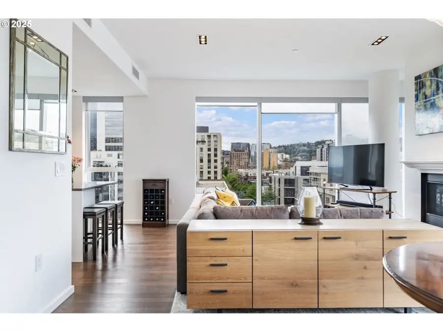 1075 NW Northrup St #814, Portland, OR 97209 - Image #3