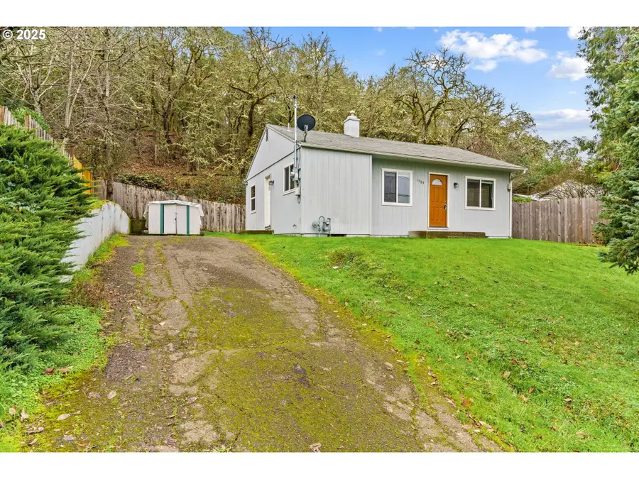 1389 NE Brooklyn Ave, Roseburg, OR 97470 - Image #2