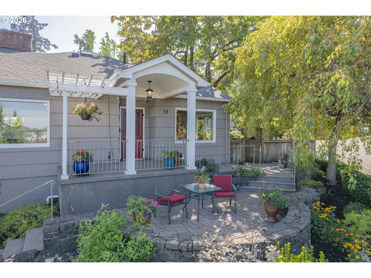 70 Grand View Dr, Eugene, OR 97405 - #1