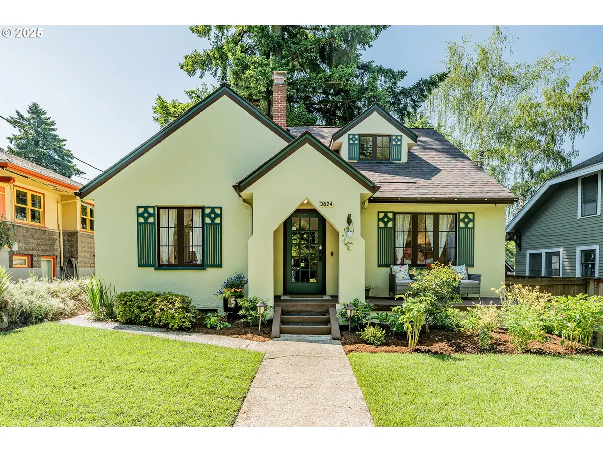 3824 SE Carlton St, Portland, OR 97202 - Image #1
