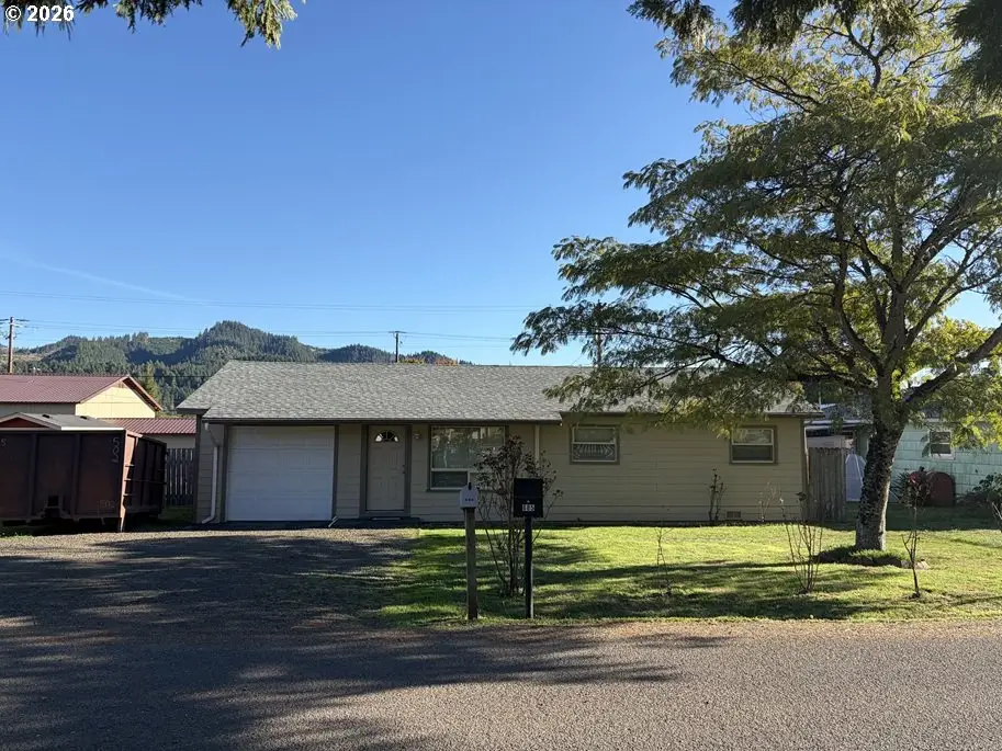 686 W First Ave, Sutherlin, OR 97479 - #1