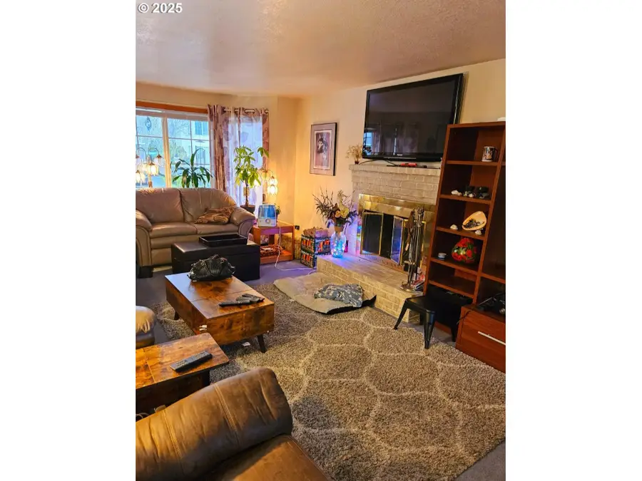 1200 SW 215th Ave, Beaverton, OR 97003 - Image #2