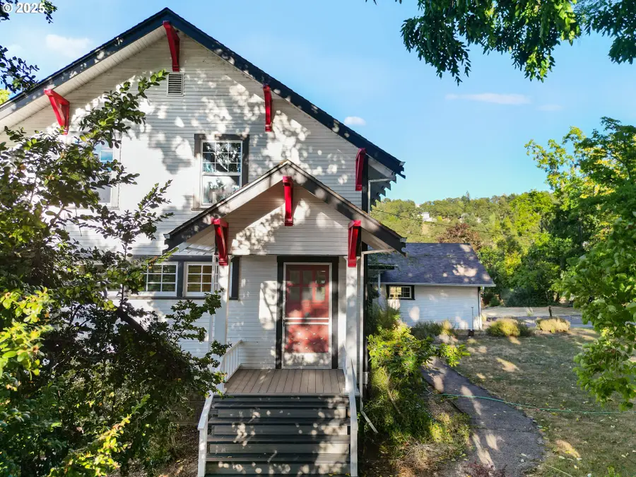 1254 SE Reservoir Ave, Roseburg, OR 97470 - Image #2