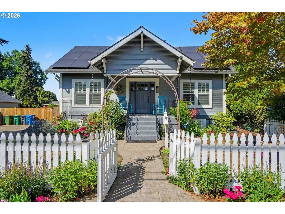 914 Pine St, Silverton, OR 97381 - #1