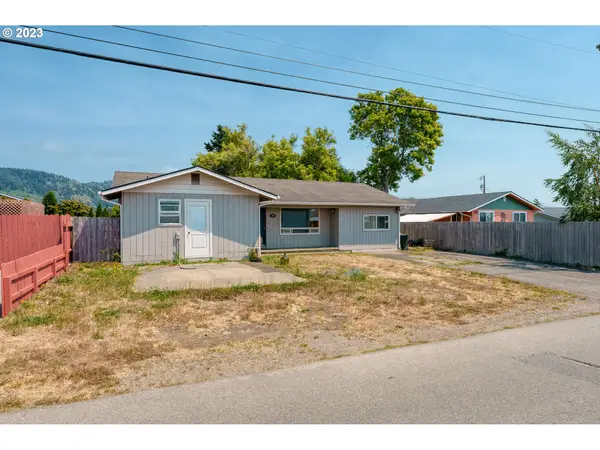 388 Tanbark Rd, Brookings, OR 97415