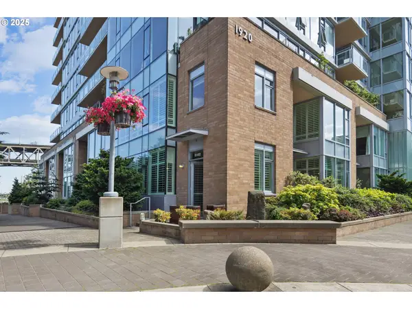 1920 S River Dr #E102, Portland, OR 97201