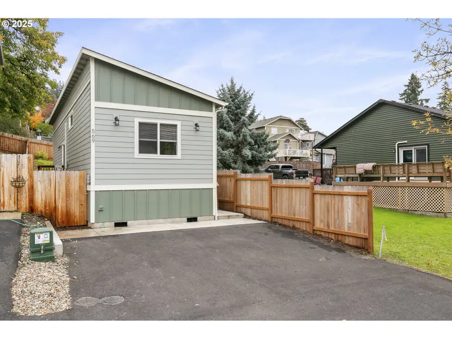 569 N 3rd St, Kalama, WA 98625 - Image #2