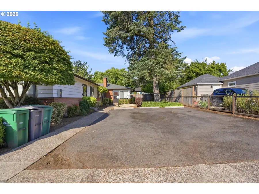 621 NE 75th Ave, Portland, OR 97213 - #2