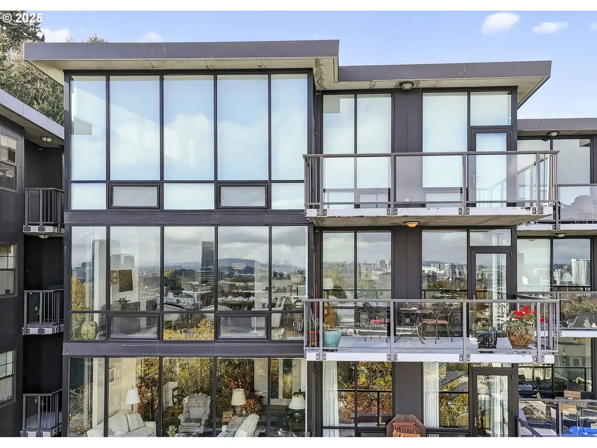 2448 NW Westover Rd #E402, Portland, OR 97210 - Image #1