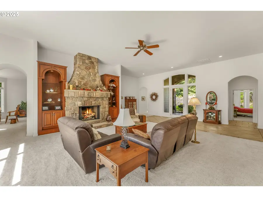 558 Wulff Ln, Roseburg, OR 97471 - Image #3