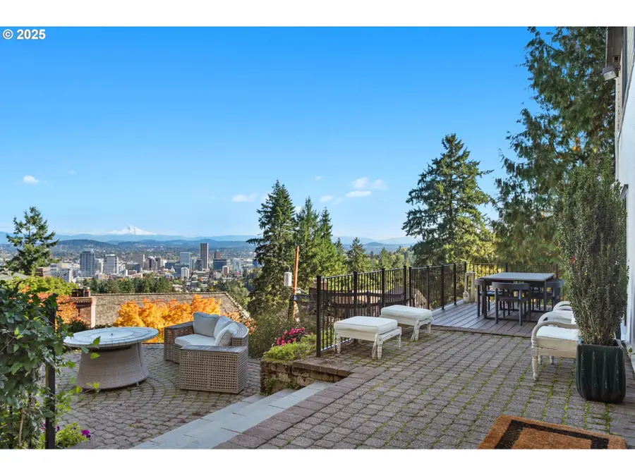 2933 SW Fairview Blvd, Portland, OR 97205 - Image #3