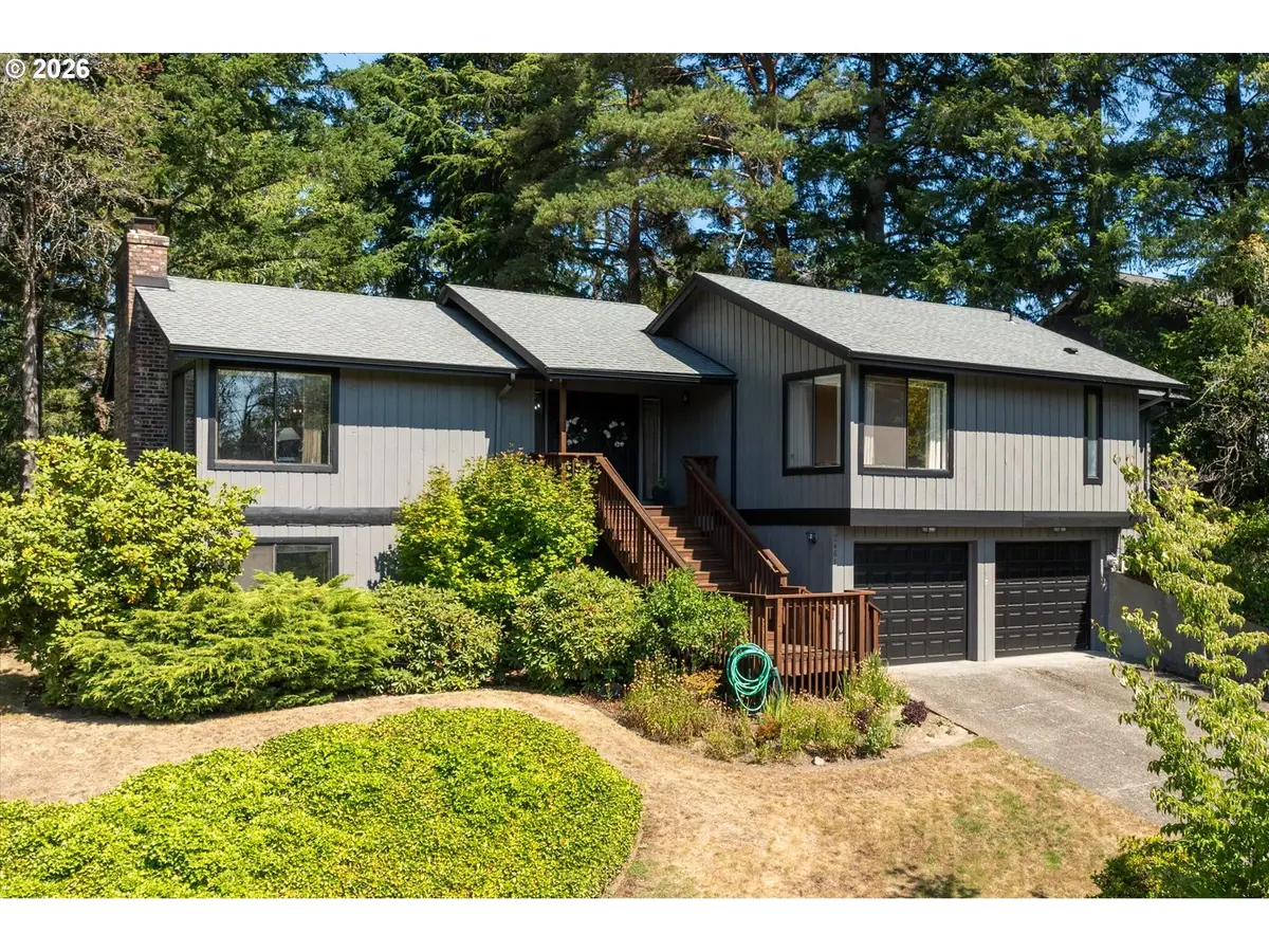 2461 Park Hill Dr, Longview, WA 98632 - #1