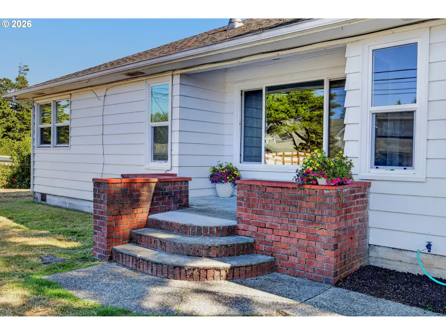 1751 Milligan Ave, Coos Bay, OR 97420 - #3