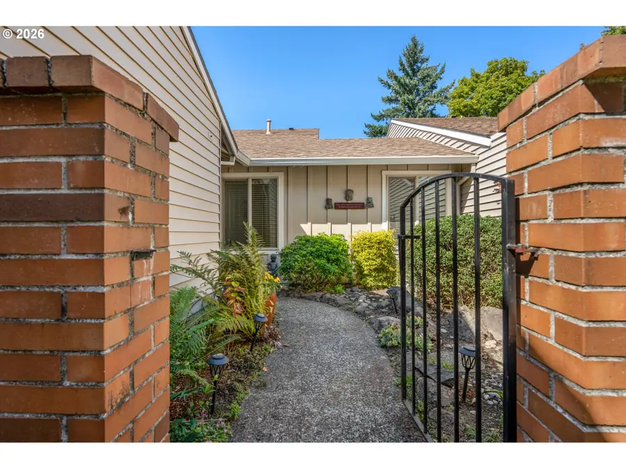 15725 SW Oakhill Ln, Tigard, OR 97224 - #2