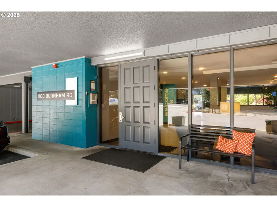 200 Burnham Rd #402, Lake Oswego, OR 97034 - #2