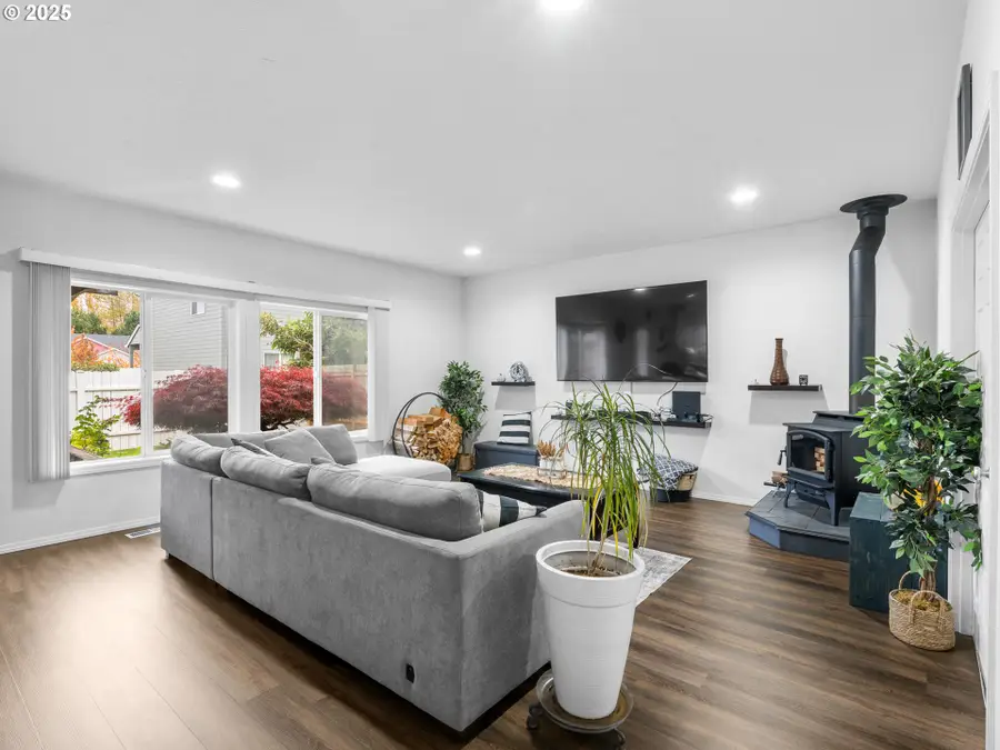 1241 Dahlia St, Woodburn, OR 97071 - Image #3