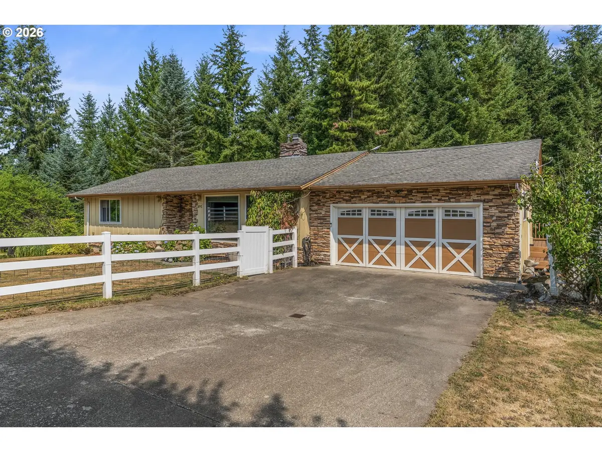 891 Young Rd, Kelso, WA 98626 - #1