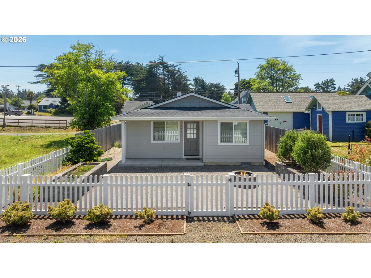 860 1st St Se, Bandon, OR 97411 - #1