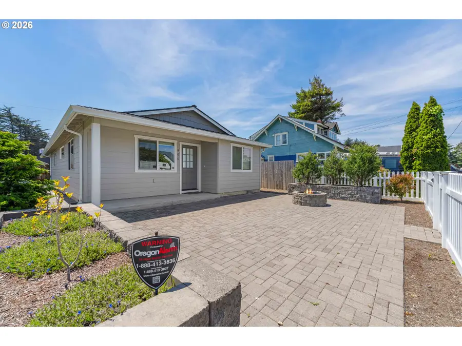 860 1st St Se, Bandon, OR 97411 - #3